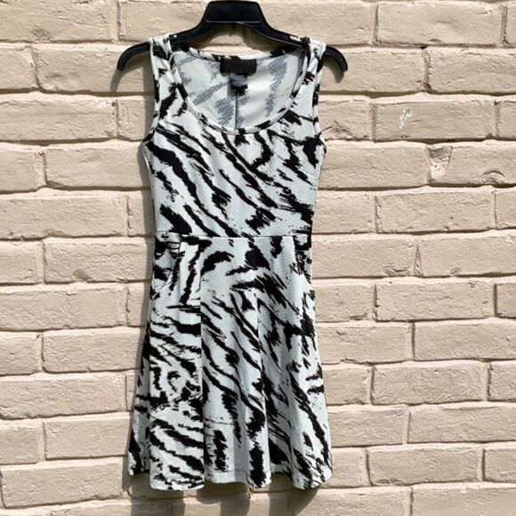 Take 50% OFF- Kardashian Kollection Casual Dress, Size-XS - Picture 1 of 4